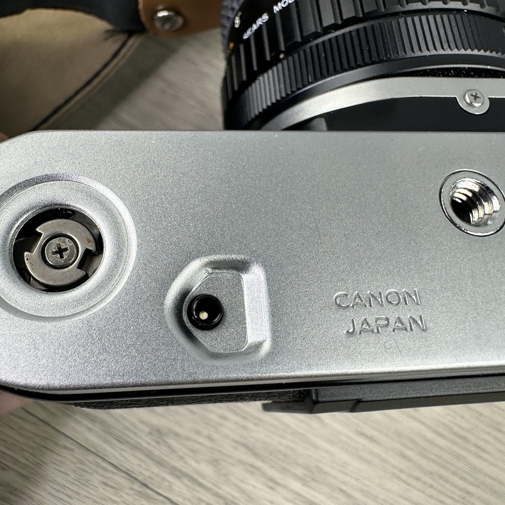 Vintage Canon AE-1 35mm SLR Film Camera w/ 28mm f2.8 Lens Strap Japan - Picture 5 of 13